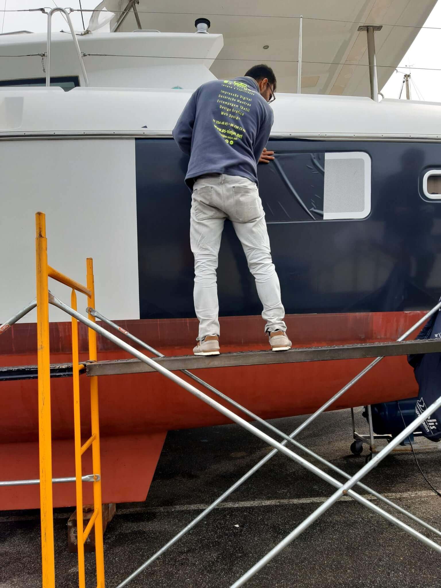 decoração de barcos com vinil autocolante