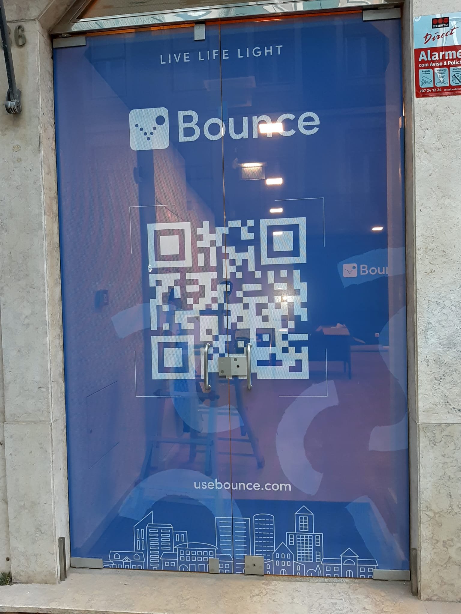 decoração de montra microperfurada em Lisboa