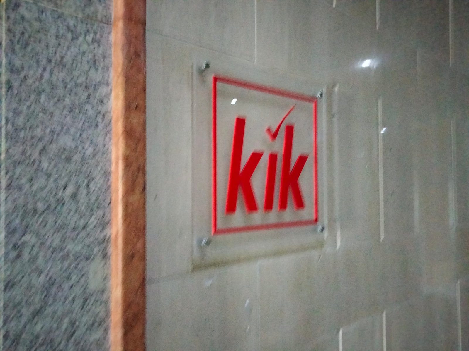 decoração empresa - logotipo em relevo sinaletica