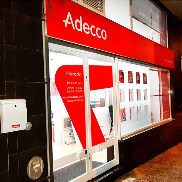 decoração de montras Adecco Cacém